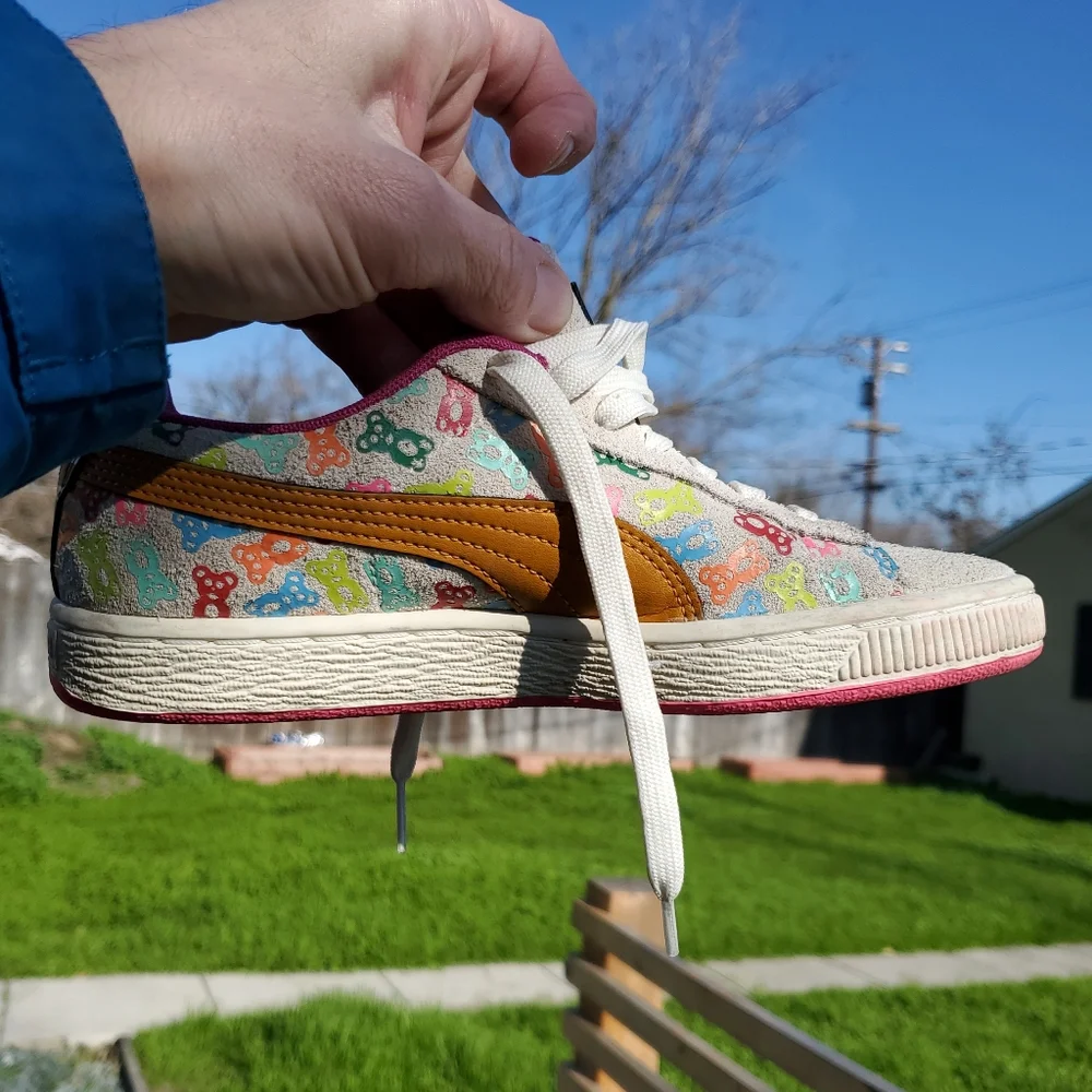 Puma Suede Kids Size US 4.5 C. GPWC. Gummy Care Bear design. White/Grey Pink.